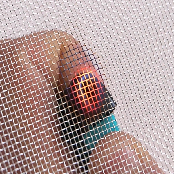 Durabilité Écrans d'insectes en aluminium résistant au feu et aux intempéries pour fenêtres et portes