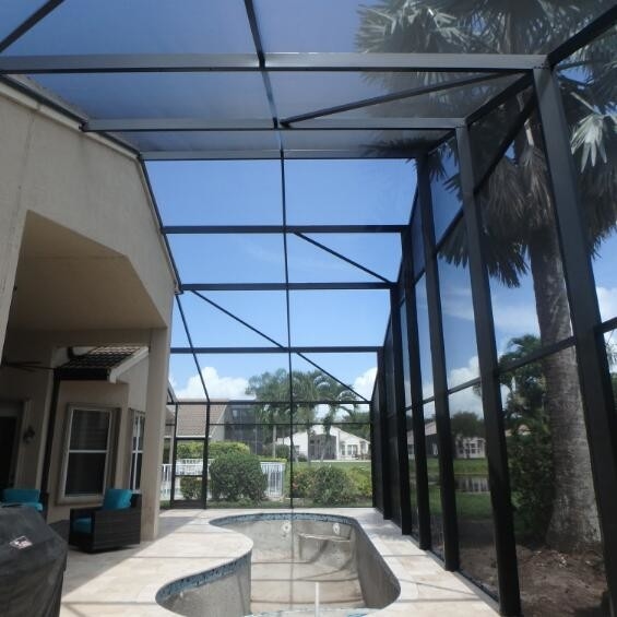 Protégé contre les rayons UV piscine en PVC en fibre de verre et écran de patio résistant aux ravageurs Diamètre de fil 0,33 mm Installation facile