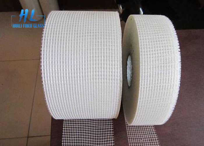 C Ruban adhésif à treillis en fibre de verre 30% colle 60g-65g/m2 Pour la réparation sans couture de murs sèches