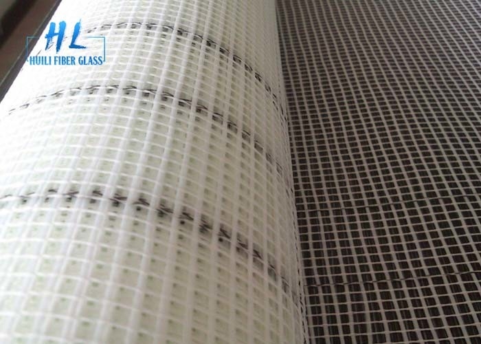 C Maillage en fibre de verre avec une résistance à la traction de 300N-800N pour le mur Maillage carré revêtu de blanc/bleu/jaune