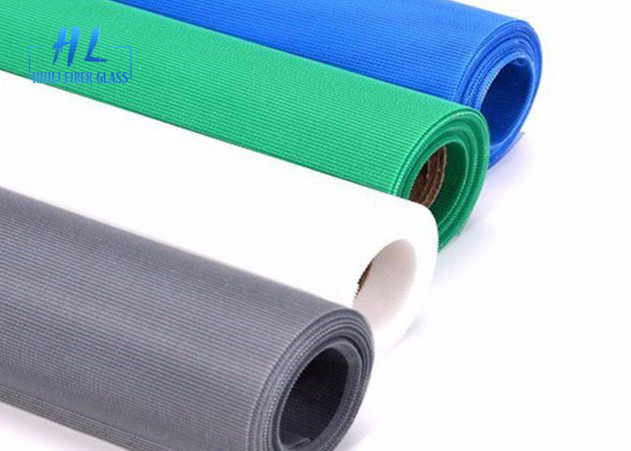 Maillage d'écran d'insecte noir résistant aux UV 300N/5cm Résistance à la traction pour une couverture de 300m de longueur