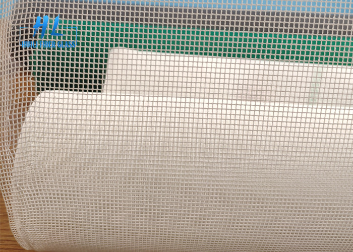 Des rouleaux de protection contre les insectes en polyester noir résistant aux UV pour une lutte efficace contre les ravageurs à l'intérieur