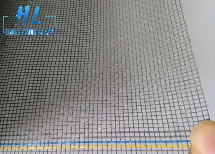 Rouleau de protection contre les insectes en fibre de verre carrée avec traitement thermique pour la protection des fenêtres et des portes