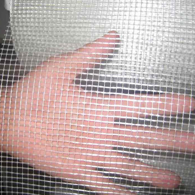 Rouleau de filet de fibre de verre blanc carré 50m-200m Résistant à l'eau pour le renforcement des murs